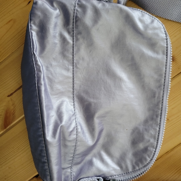 Kipling crossbody purse- silvery purplish metallic - Picture 5 of 10